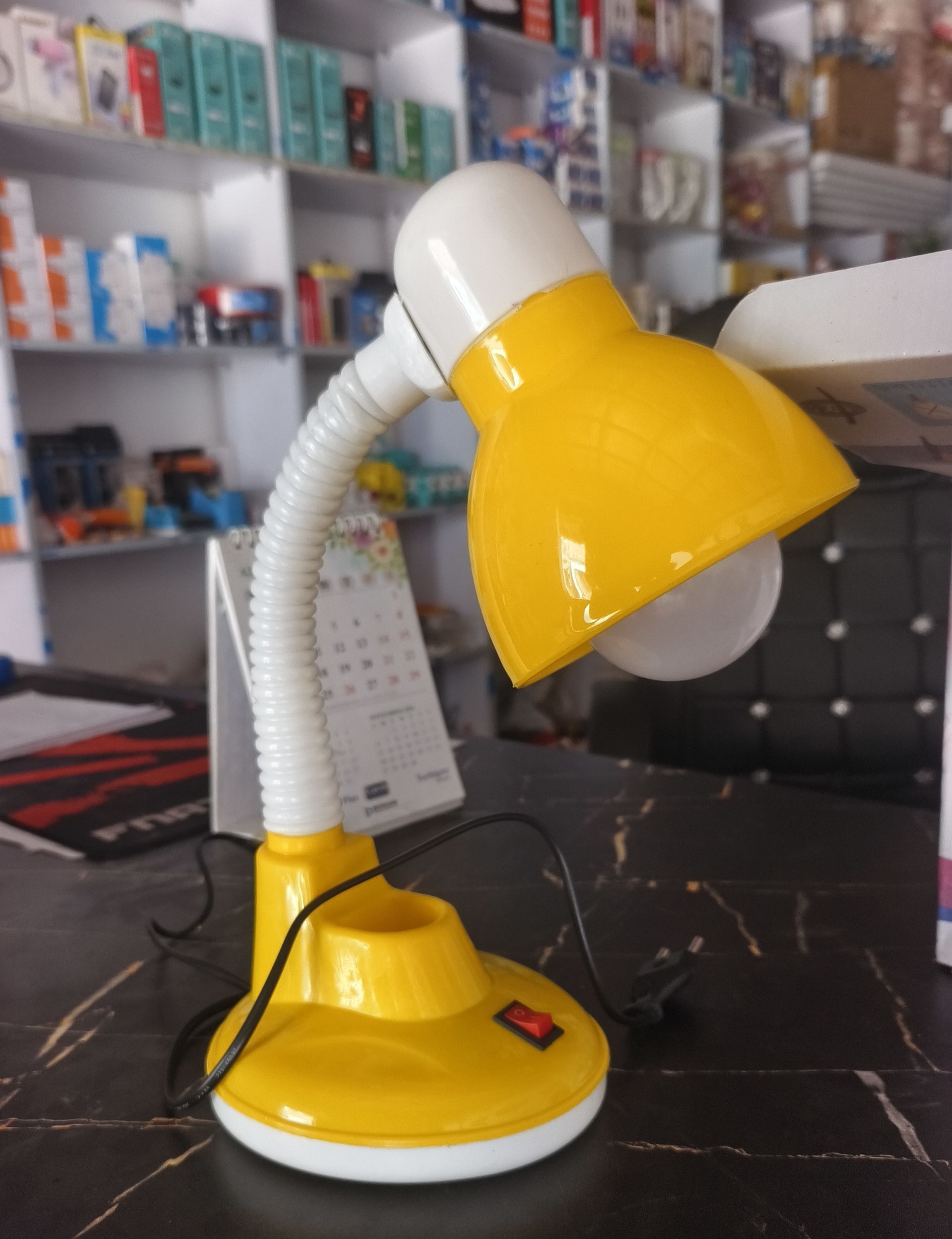 Table Lamp on direct current, not batteries